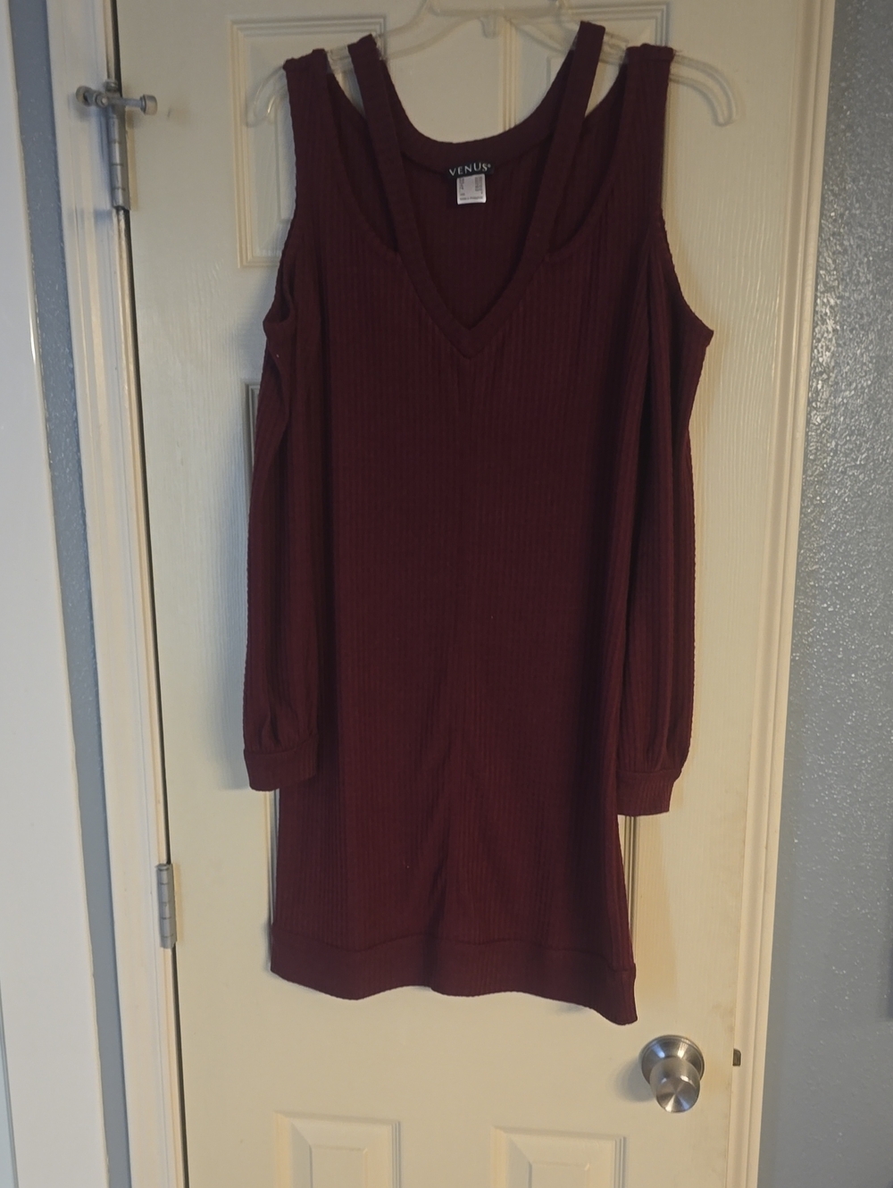 VENUS Wine Cold-Shoulder Ribbed V-Neck Dress